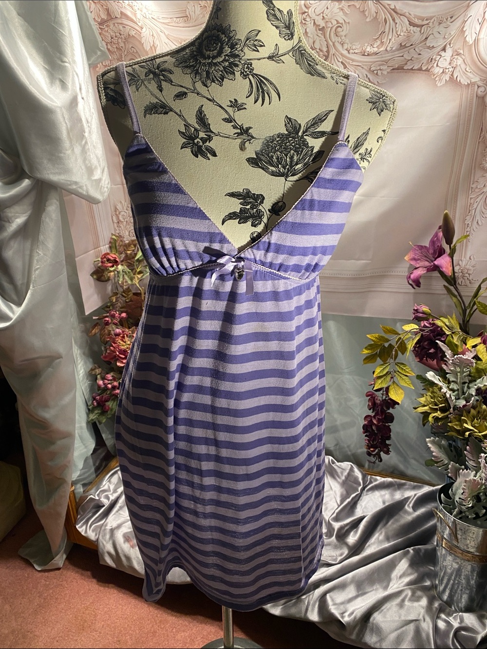 Sun-kissed Lavender Striped Spaghetti-Strap Nightdress - Women's Chemise